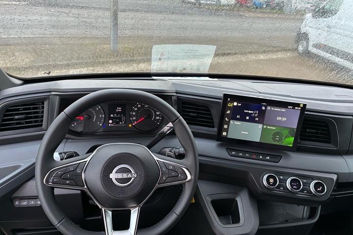 Sort Nissan Interstar fra 2025