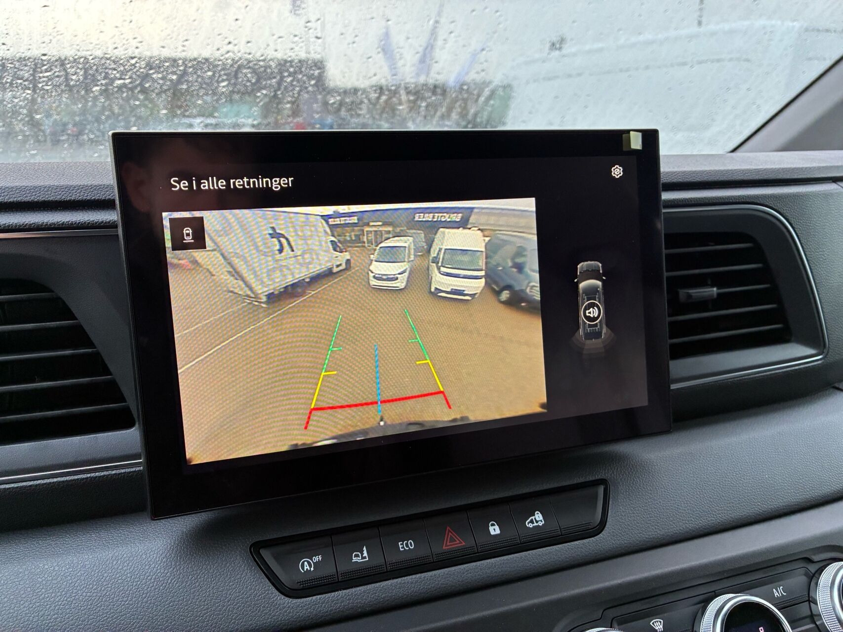 Sort Nissan Interstar fra 2025