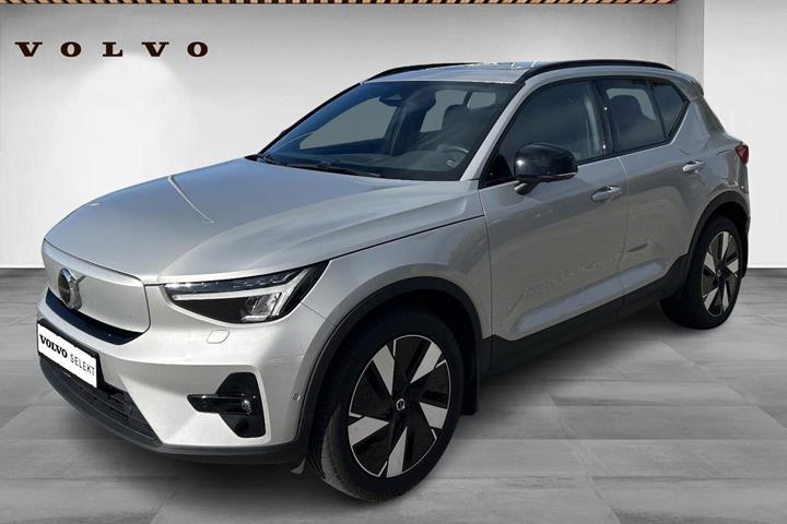 Sølv Volvo XC40 fra 2023