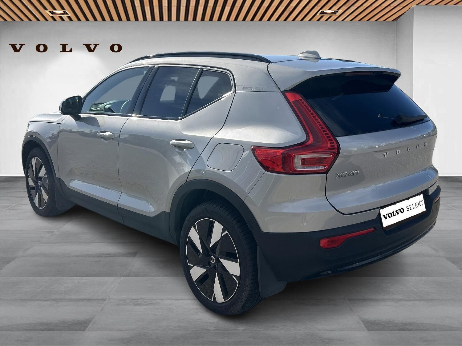 Sølv Volvo XC40 fra 2023