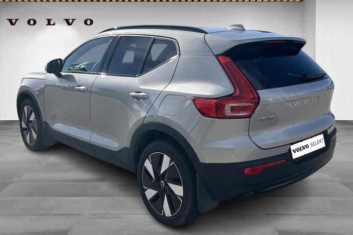 Sølv Volvo XC40 fra 2023