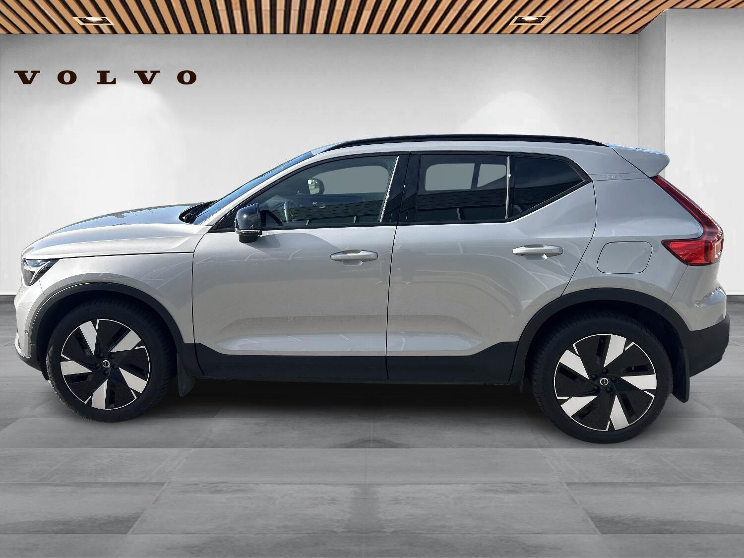 Sølv Volvo XC40 fra 2023