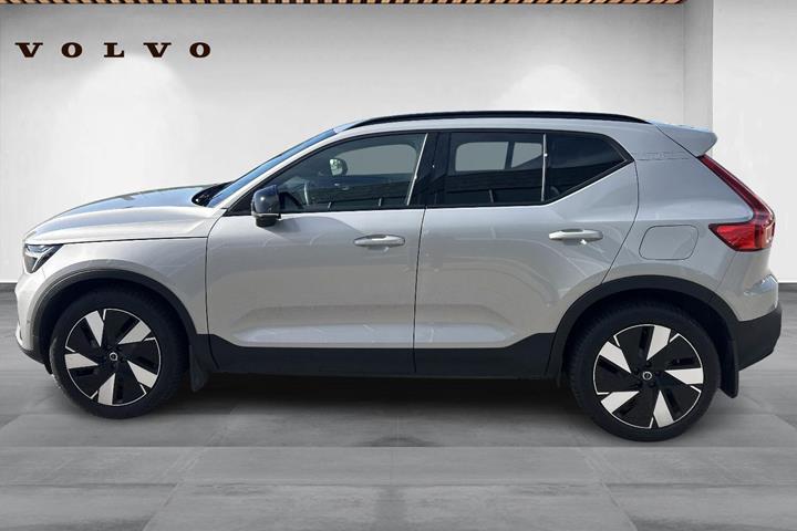 Sølv Volvo XC40 fra 2023