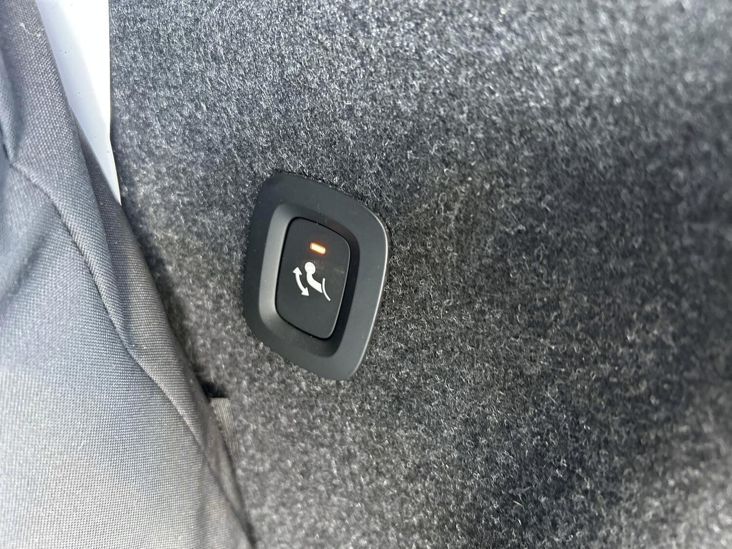 Sølv Volvo XC40 fra 2023