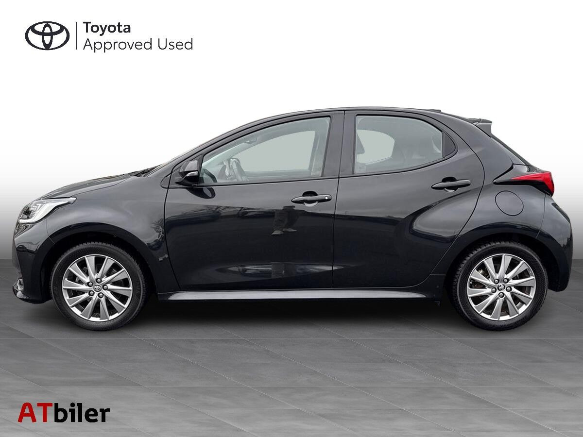 Sort Toyota Yaris fra 2023