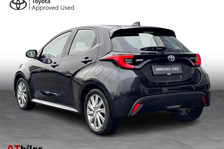 Sort Toyota Yaris fra 2023