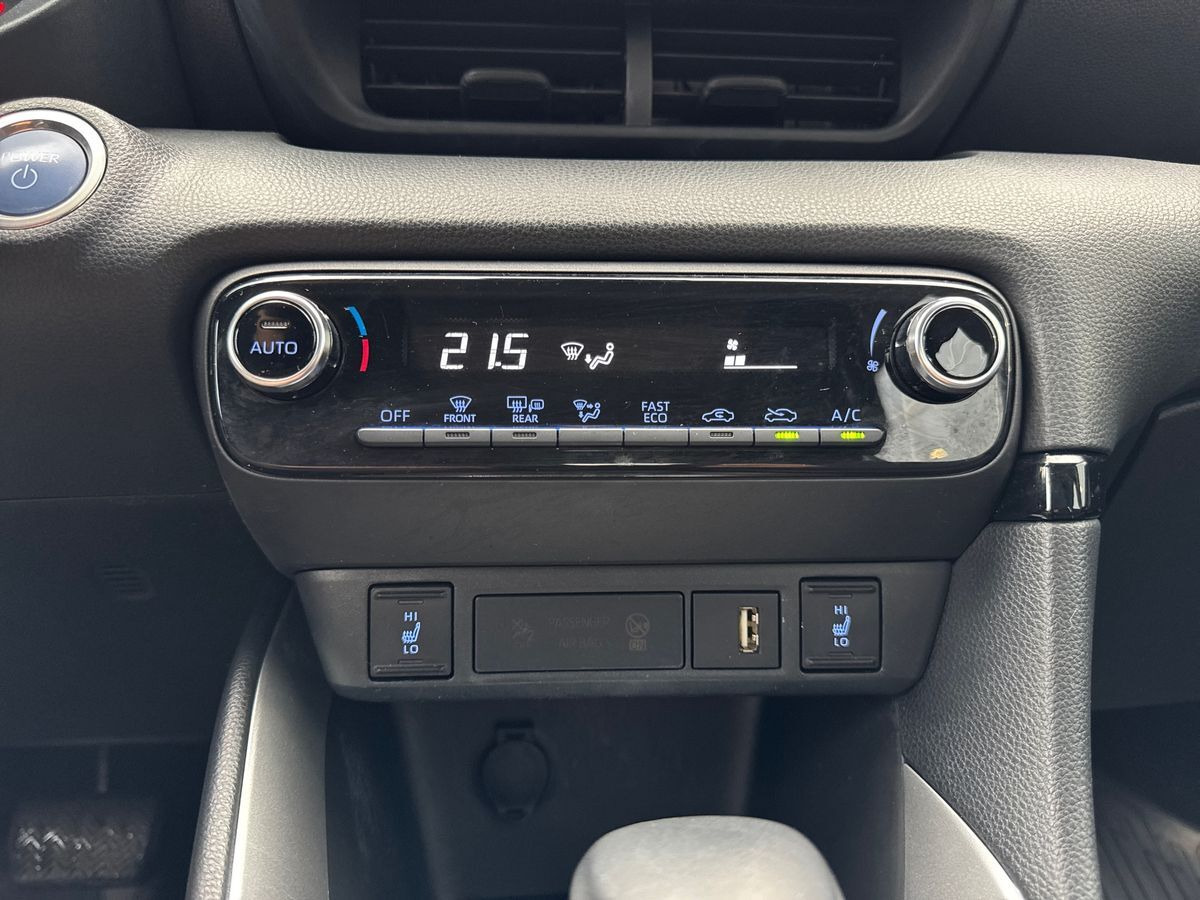 Sort Toyota Yaris fra 2023