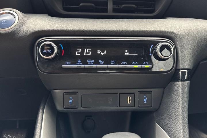 Sort Toyota Yaris fra 2023