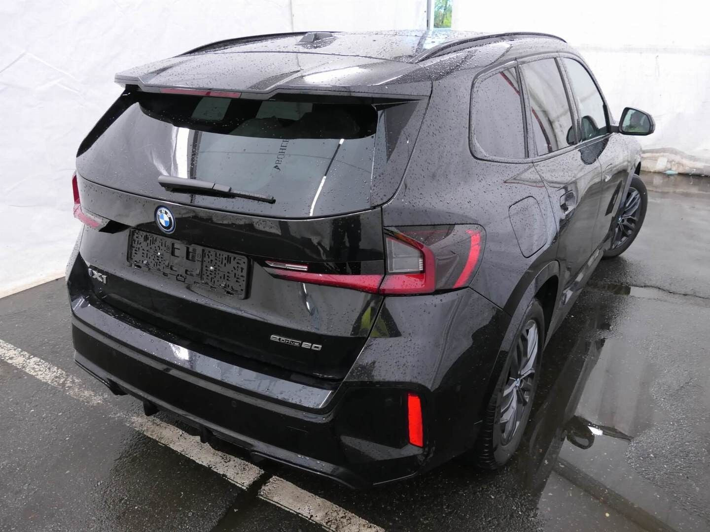 Sort BMW iX1 fra 2025