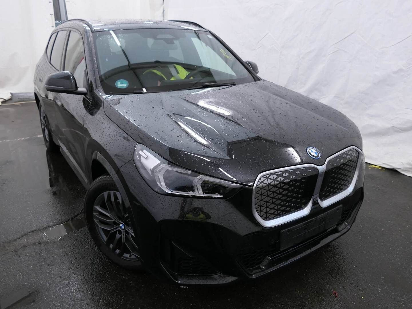 Sort BMW iX1 fra 2025