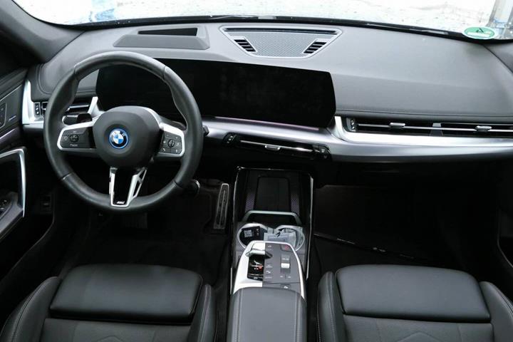 Sort BMW iX1 fra 2025