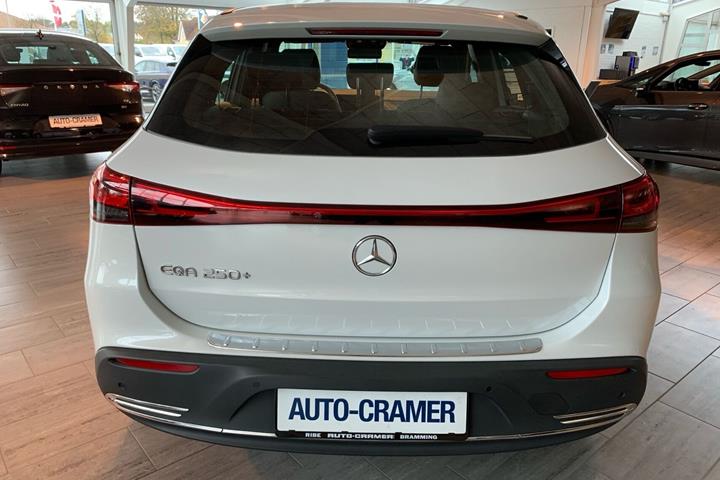 Hvid Mercedes EQA250+ fra 2023