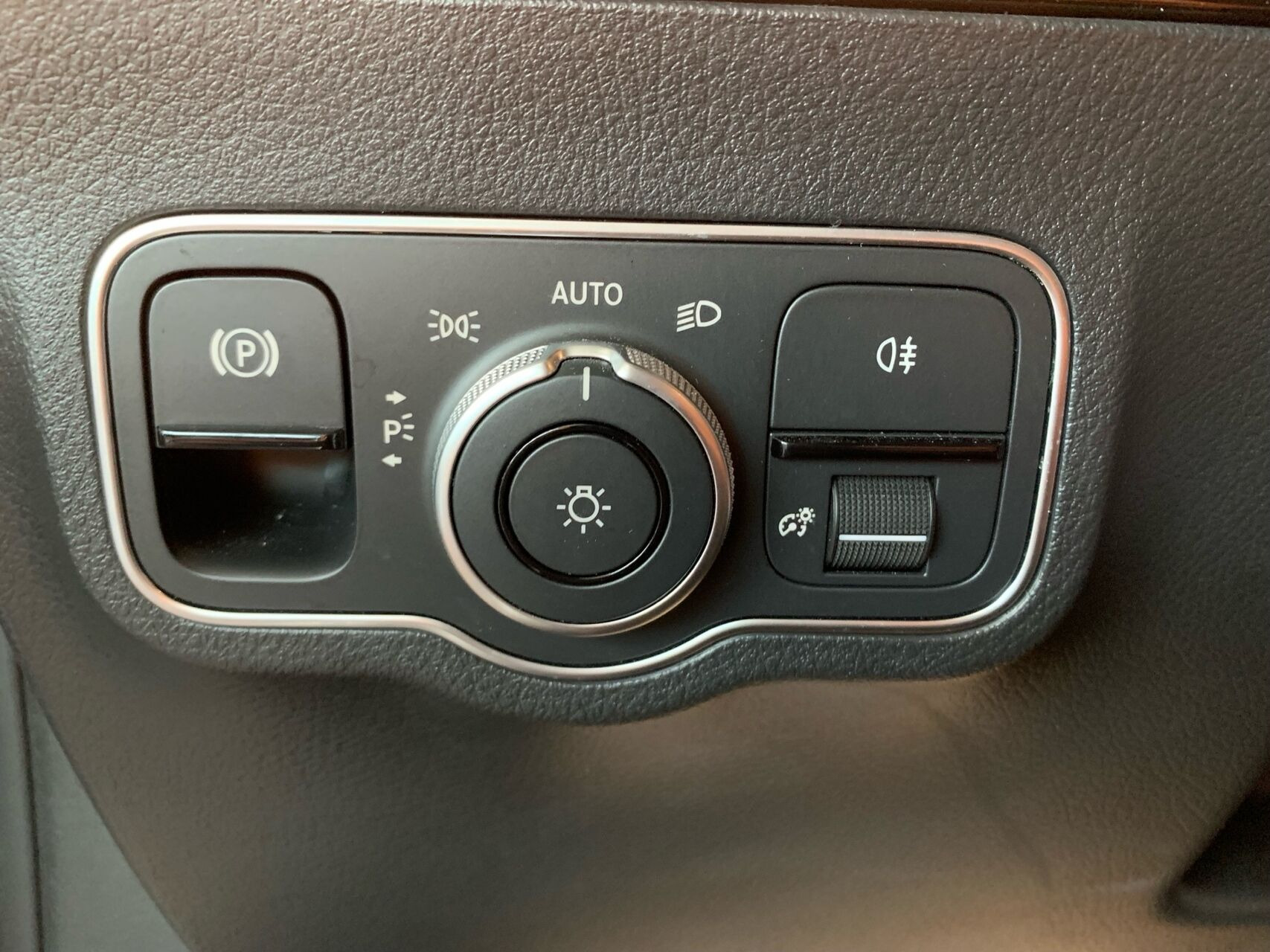 Hvid Mercedes EQA250+ fra 2023