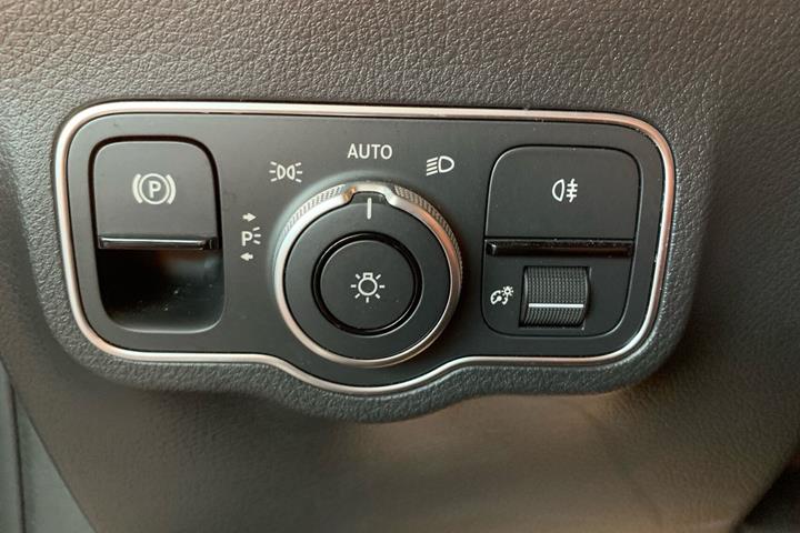 Hvid Mercedes EQA250+ fra 2023