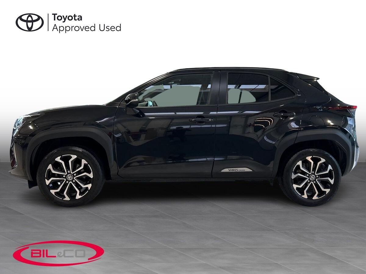Sort Toyota Yaris Cross fra 2023