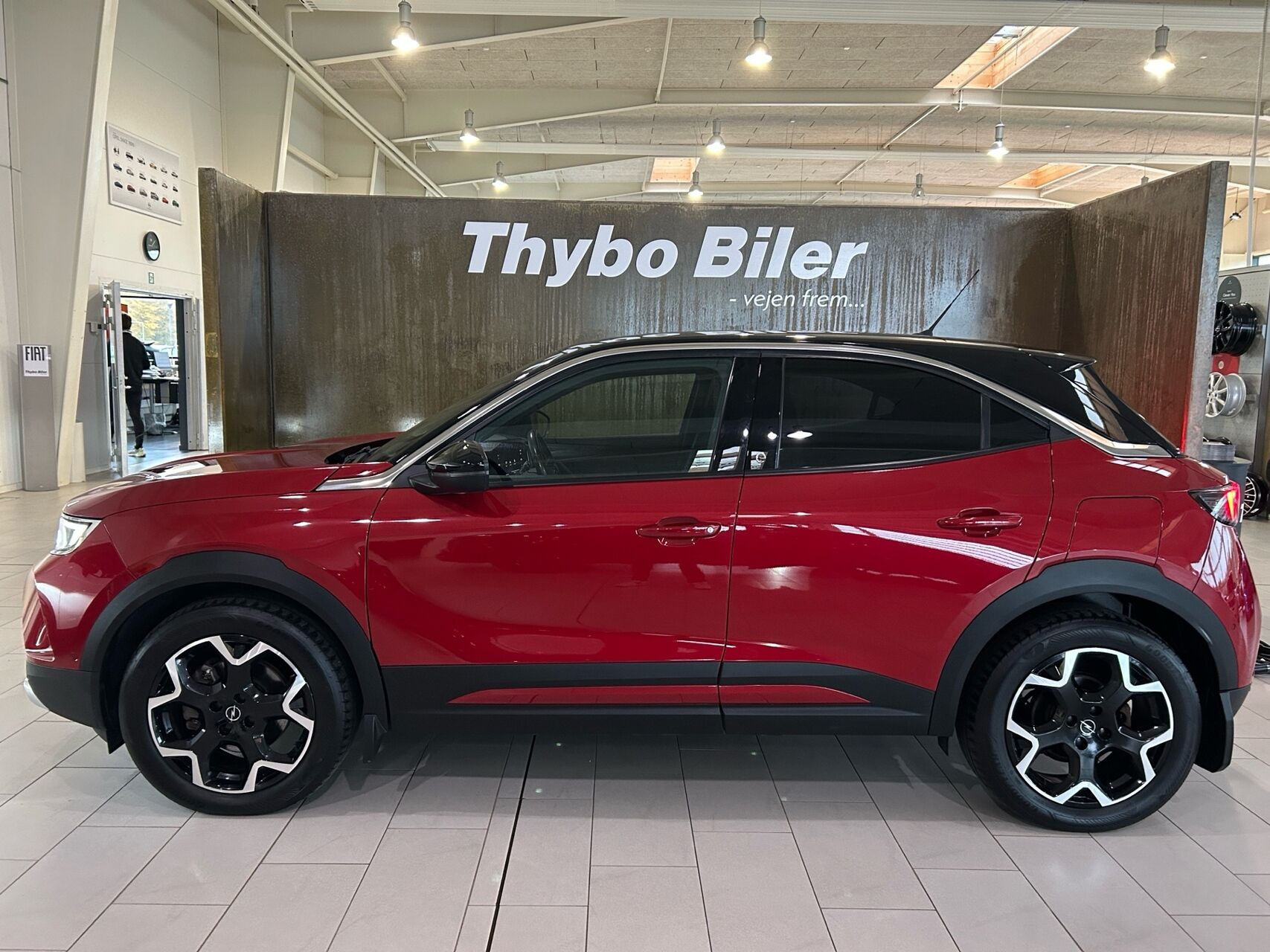Rød Opel Mokka-e fra 2021