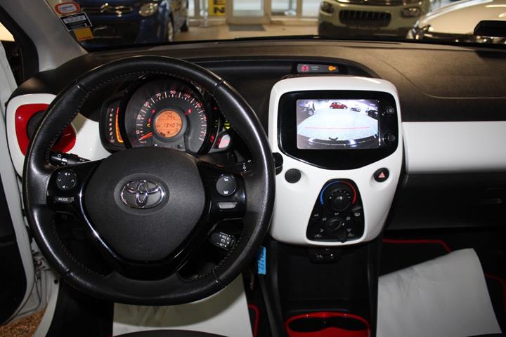 Hvid Toyota Aygo fra 2017
