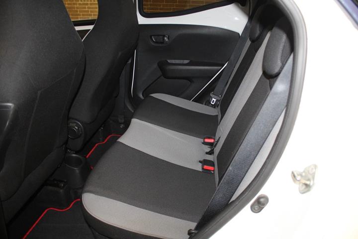 Hvid Toyota Aygo fra 2017