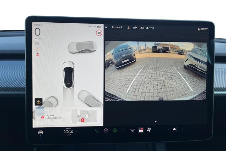 Hvid Tesla Model Y fra 2022