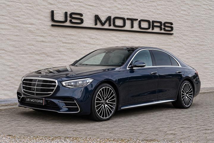 Blå Mercedes S580 e fra 2021