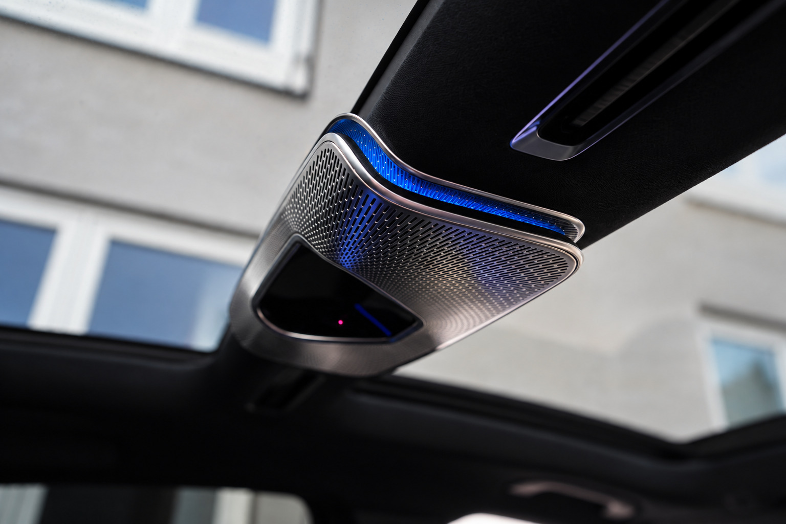 Blå Mercedes S580 e fra 2021