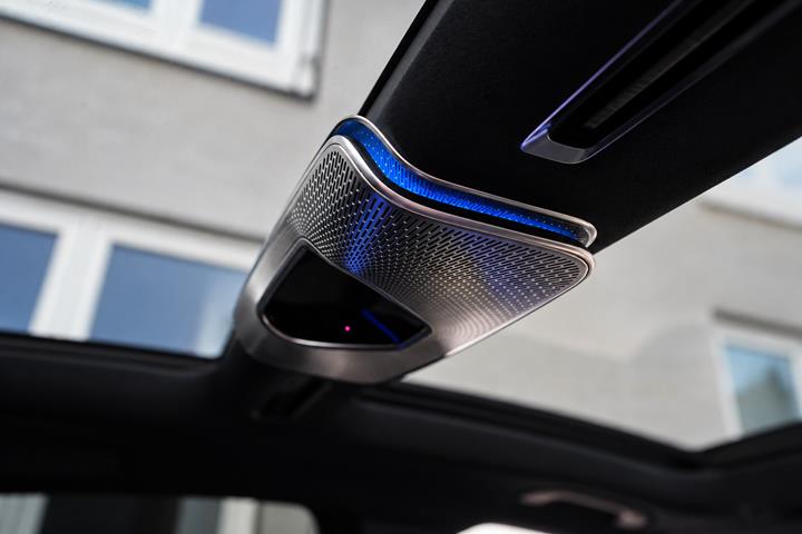 Blå Mercedes S580 e fra 2021