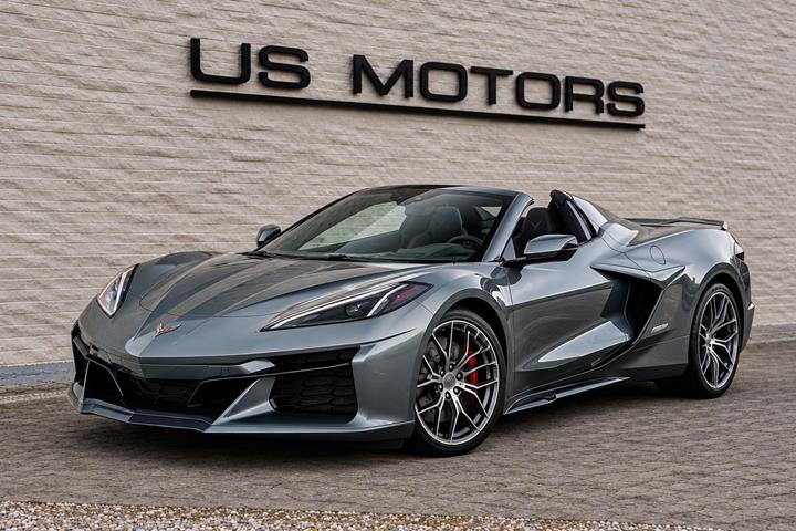 Orange Chevrolet Corvette fra 2023