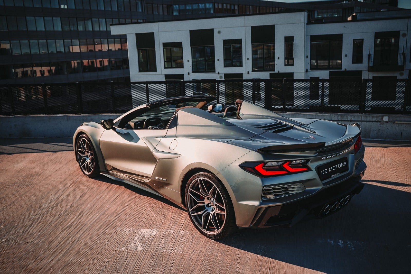 Orange Chevrolet Corvette fra 2023