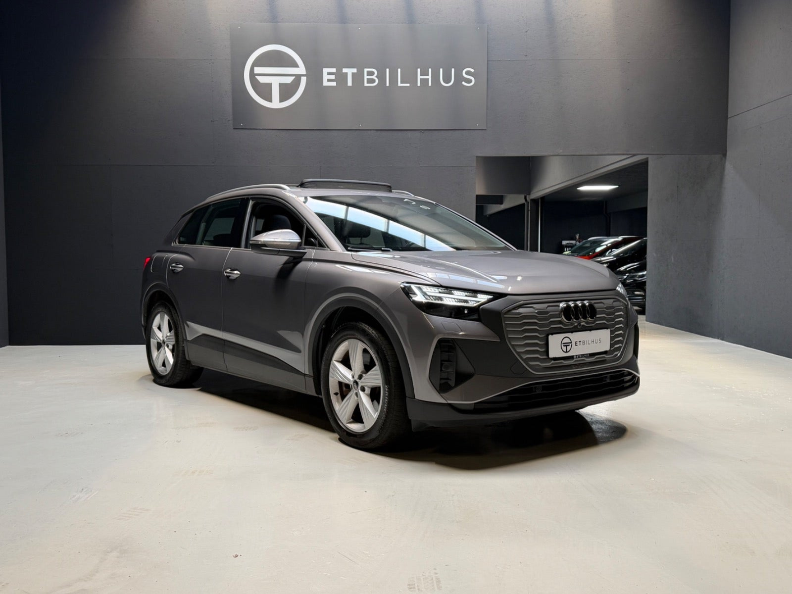 Grå Audi Q4 e-tron fra 2022