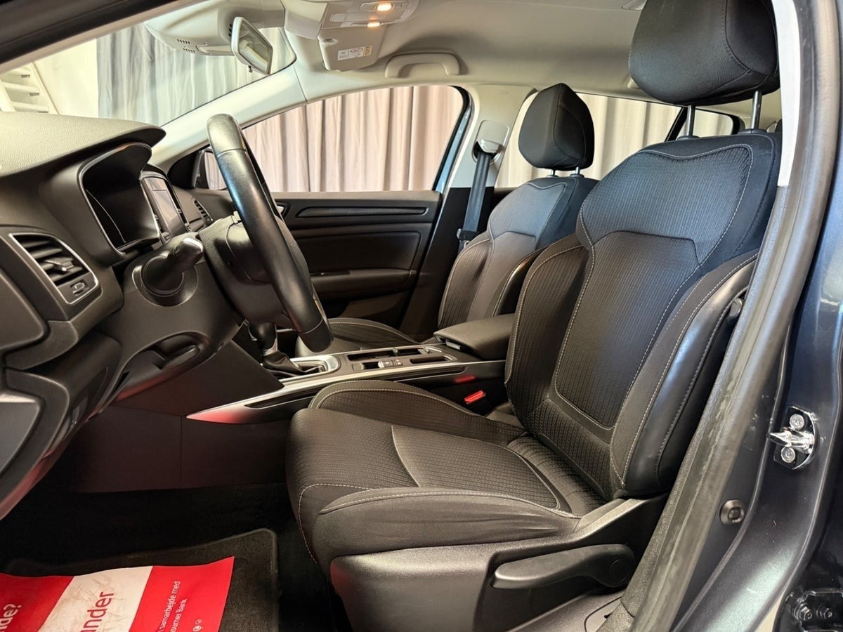 Grå Renault Megane IV fra 2018