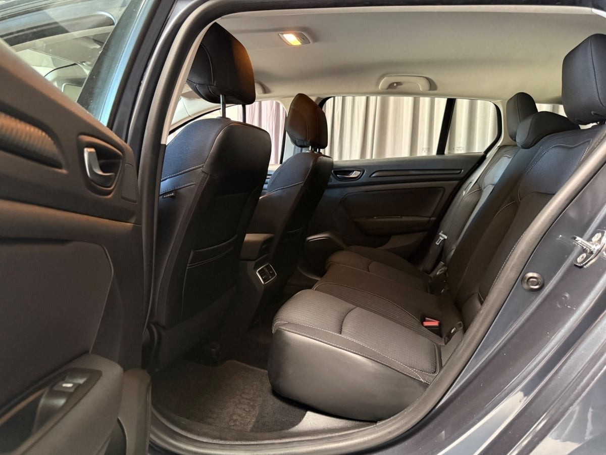 Grå Renault Megane IV fra 2018