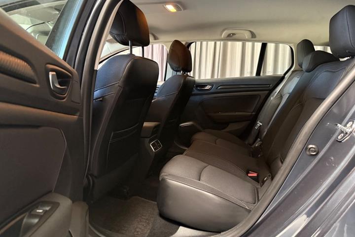 Grå Renault Megane IV fra 2018
