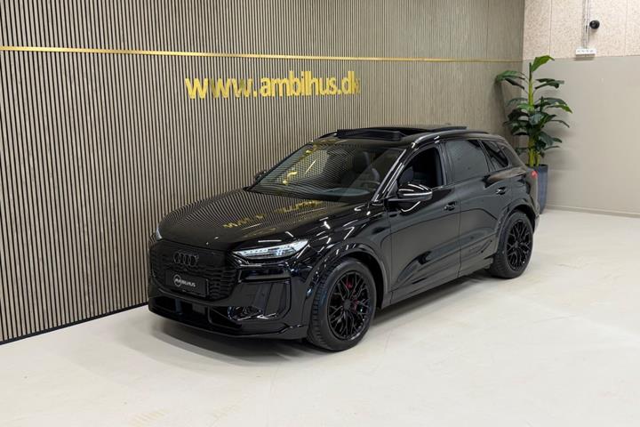 Sort Audi Q6 e-tron fra 2025