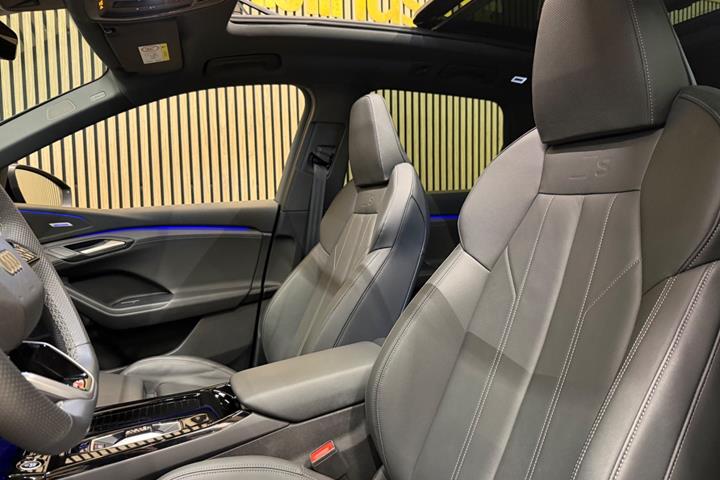 Sort Audi Q6 e-tron fra 2025