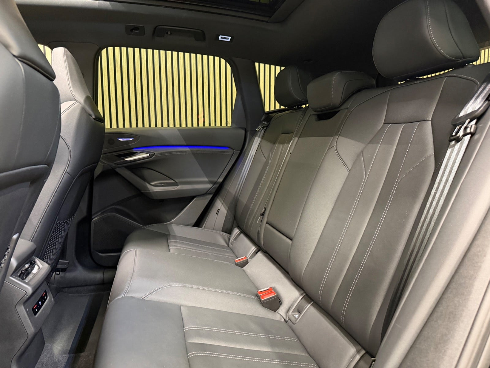 Sort Audi Q6 e-tron fra 2025