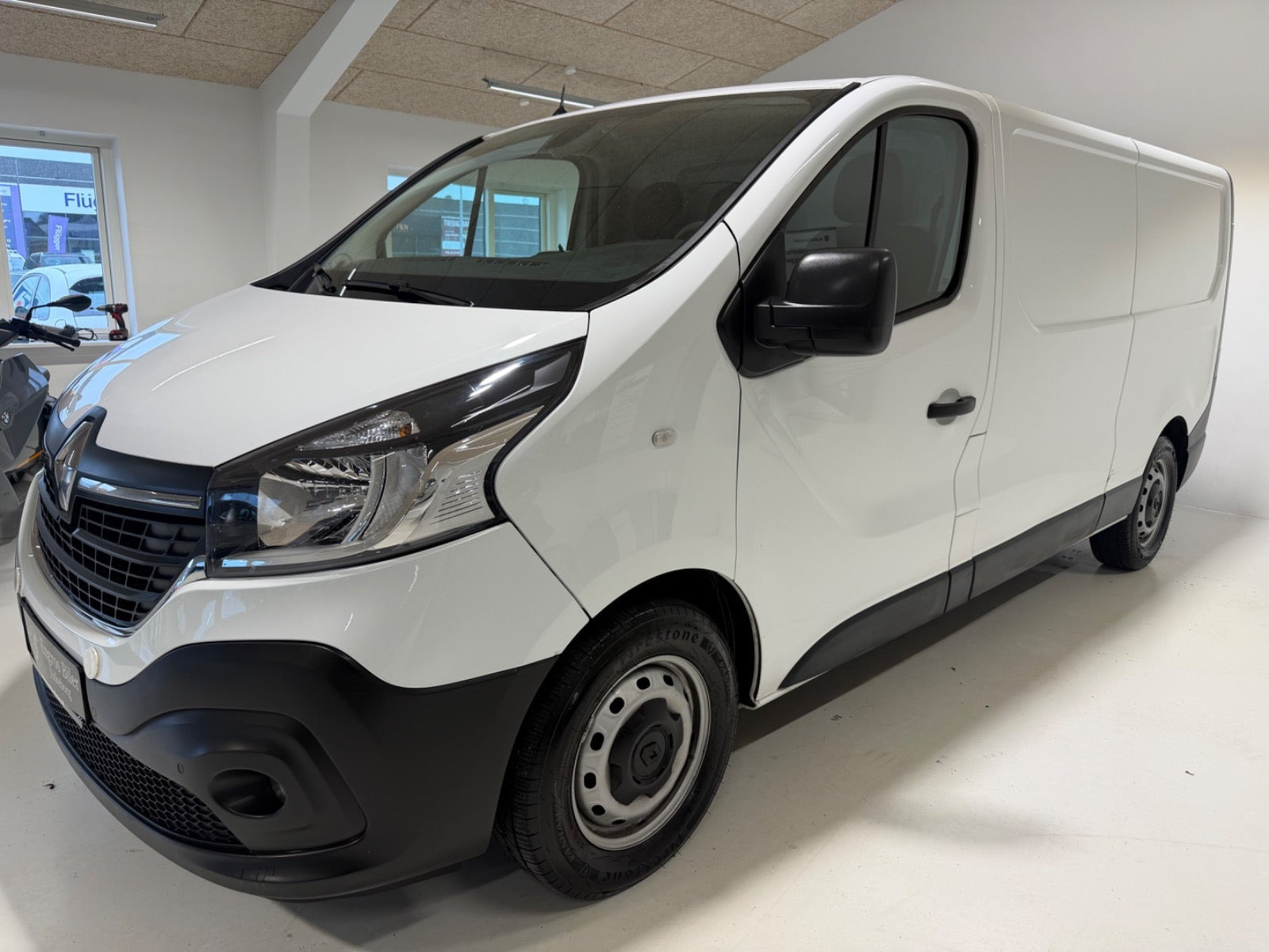Hvid Renault Trafic T29 fra 2019