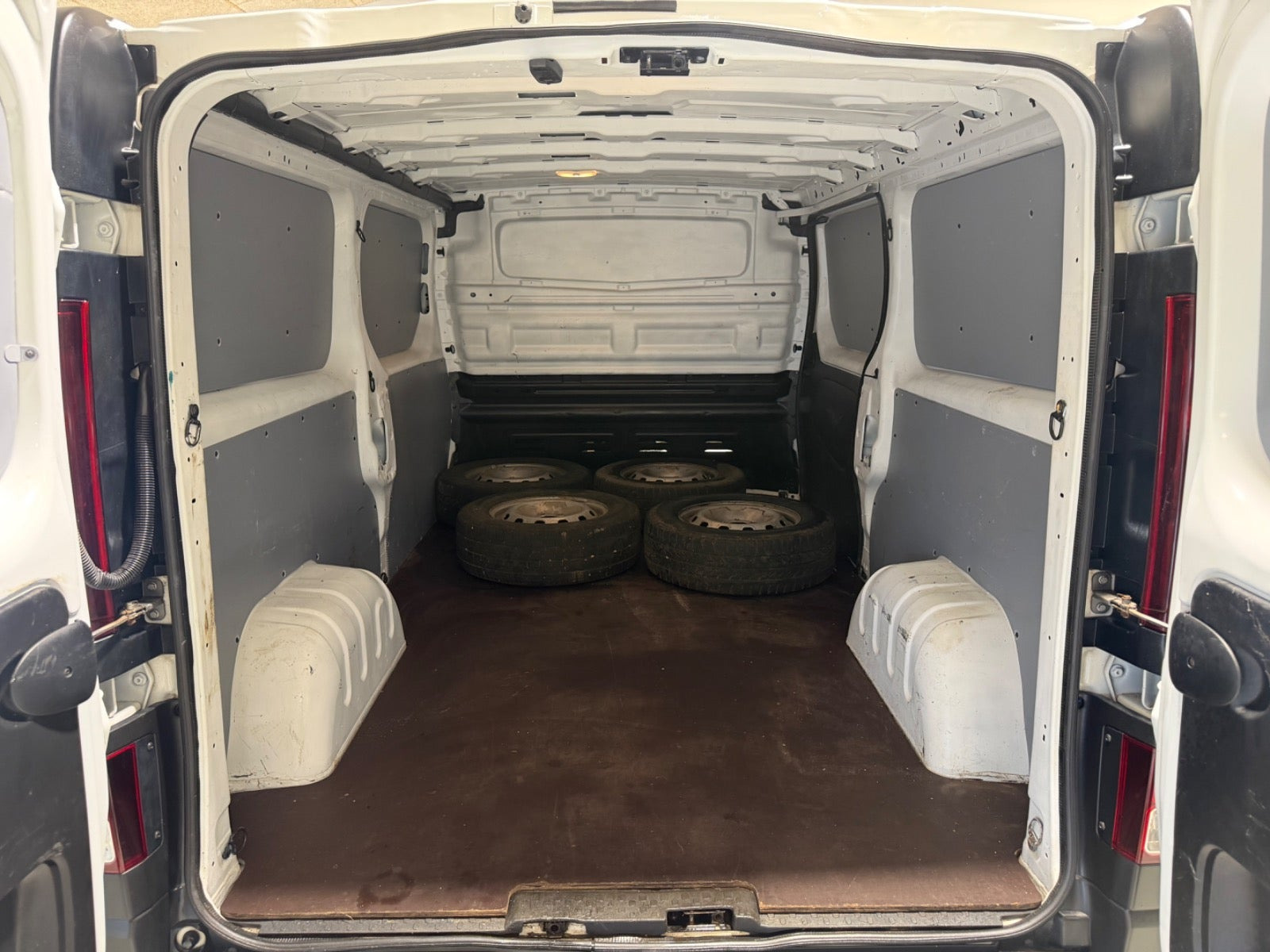 Hvid Renault Trafic T29 fra 2019