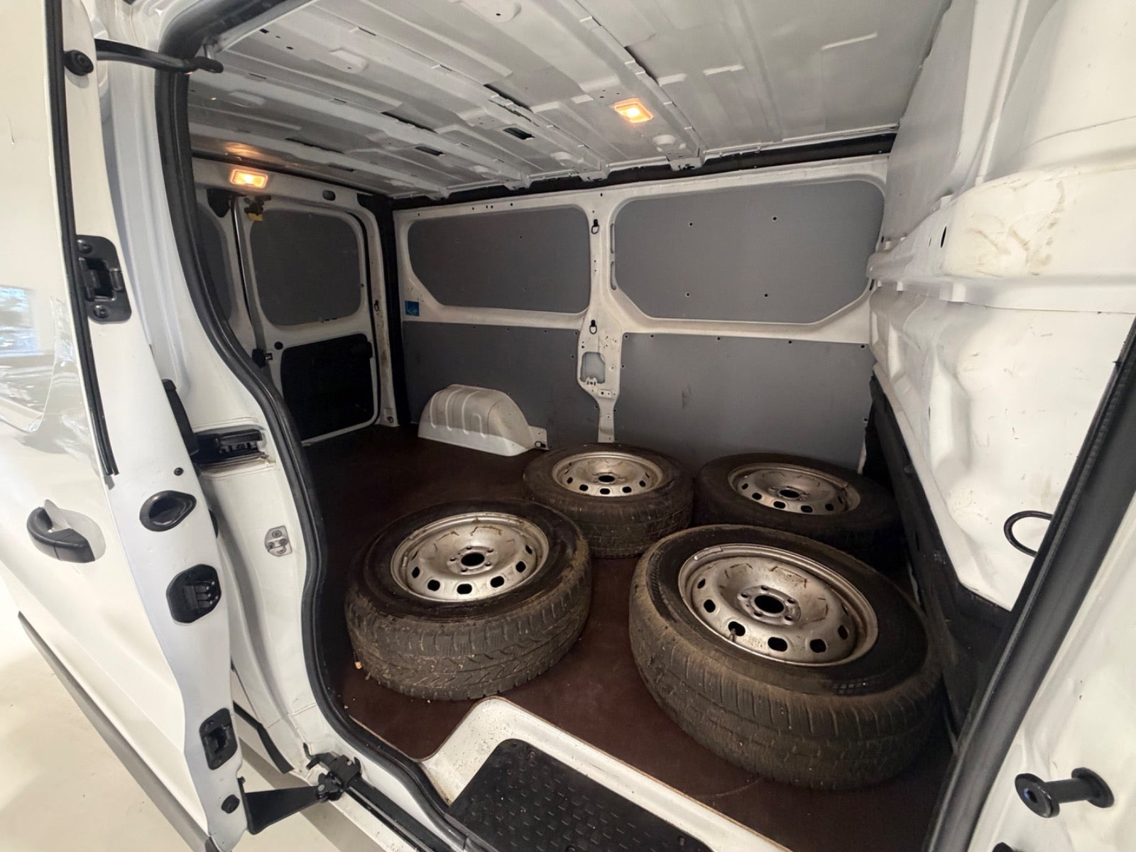 Hvid Renault Trafic T29 fra 2019