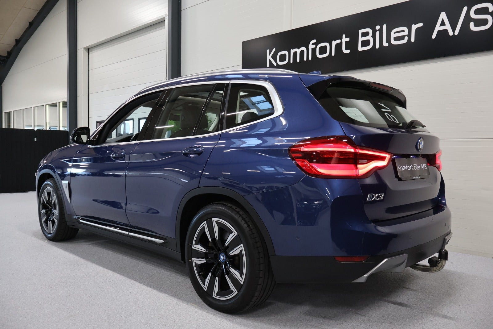 Blå BMW iX3 fra 2021