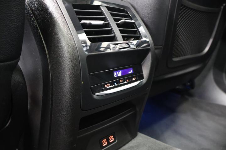 Blå BMW iX3 fra 2021