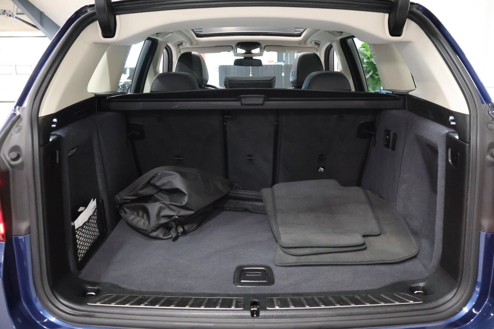 Blå BMW iX3 fra 2021