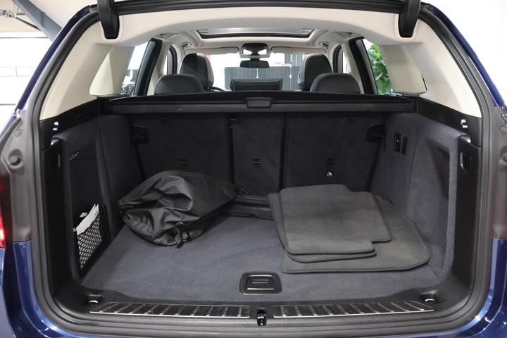 Blå BMW iX3 fra 2021