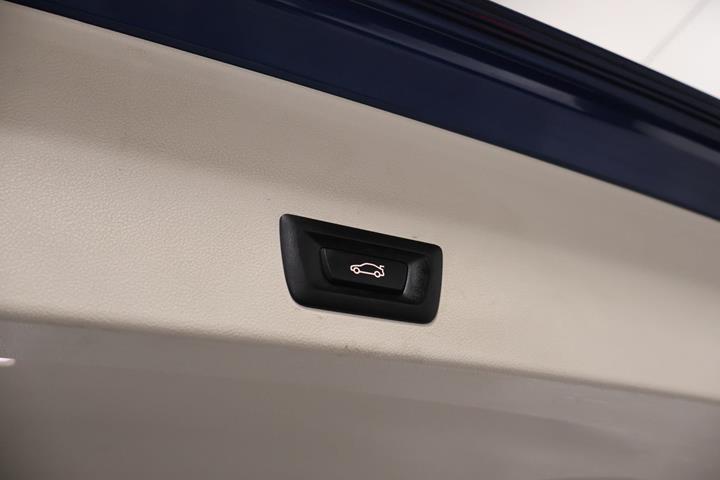 Blå BMW iX3 fra 2021