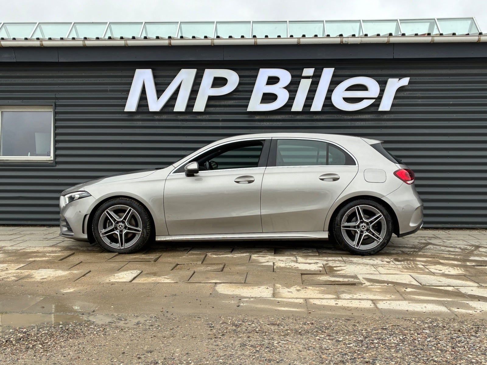 Grå Mercedes A200 d fra 2020
