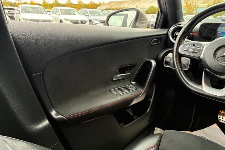 Grå Mercedes A200 d fra 2020