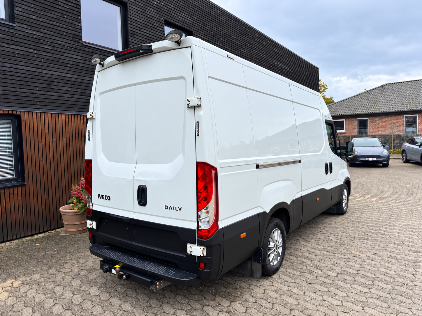 Iveco Daily 2,3 35S16 12m³ Van AG8