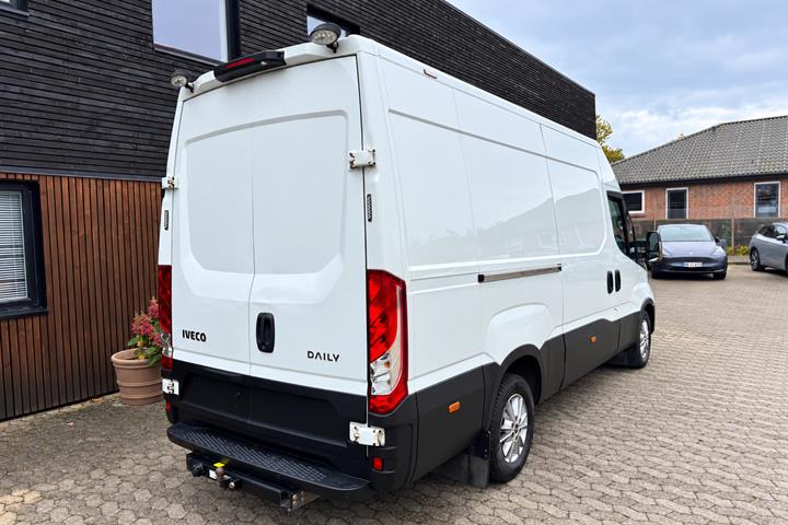 Hvid Iveco Daily fra 2022
