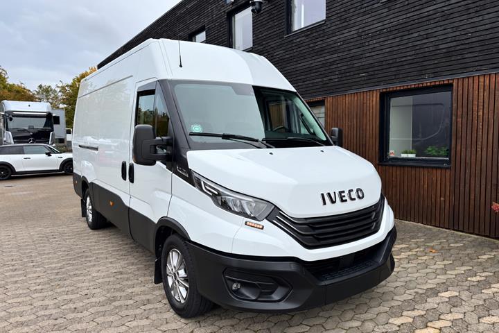 Hvid Iveco Daily fra 2022