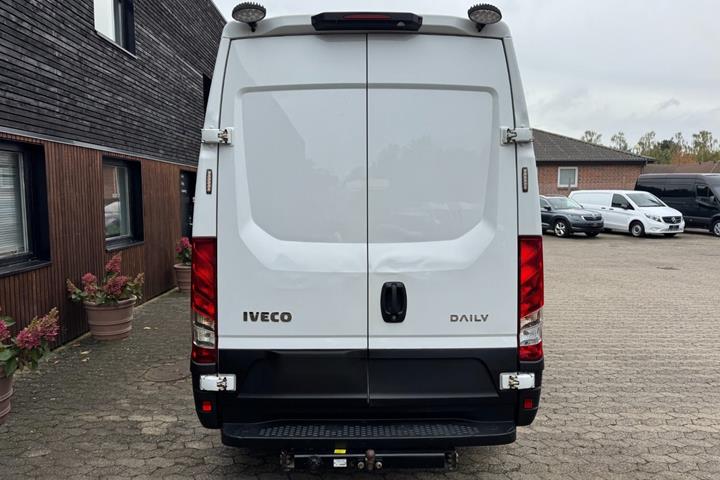 Hvid Iveco Daily fra 2022