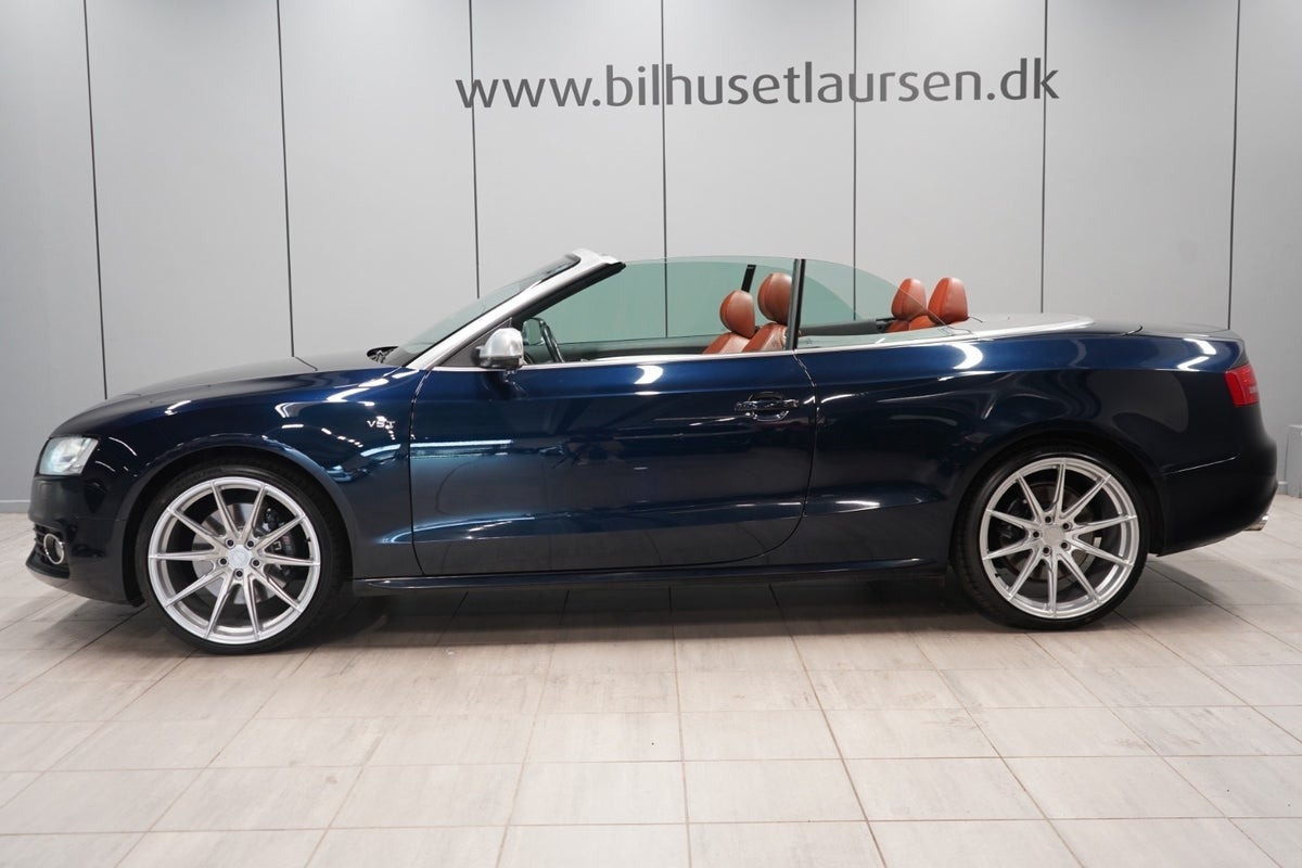 Blå Audi S5 fra 2011
